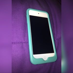 ** I POD TOUCH 5TH GENERATION** unlocked